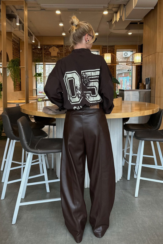 Лонгслив объемный (коричневый)