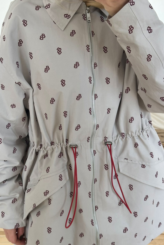 Парка на кулисе с паттерном LIGHT GREY