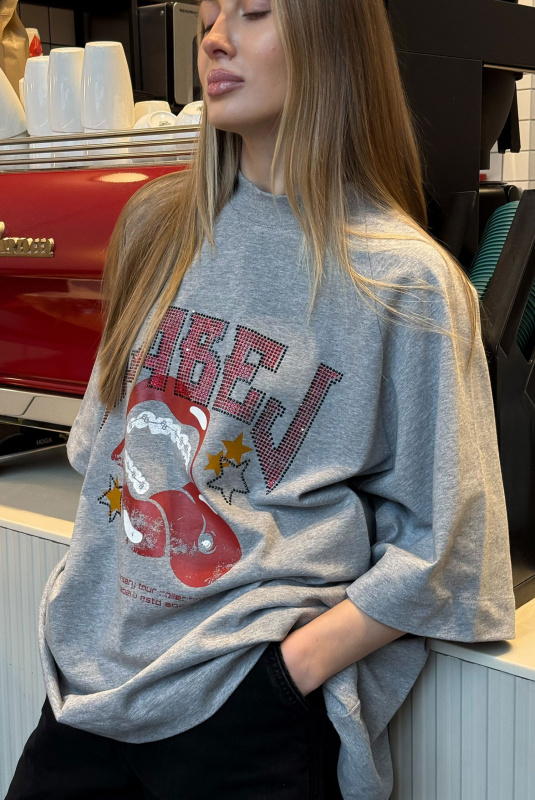 Футболка со стразами (серая)