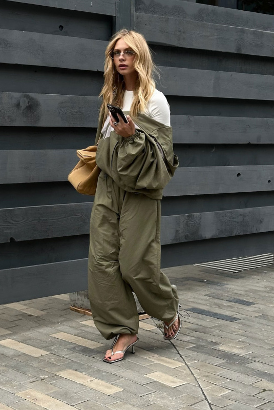 Брюки «бананы» плащевые GREEN