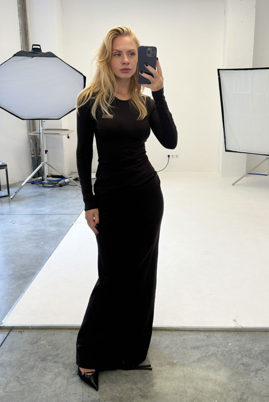 Платье slim-fit BROWN