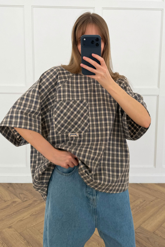 Футболка объемная в клетку (сине-коричневая)