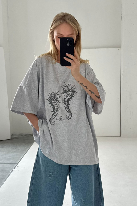 Футболка объемная с принтом SEAHORSE GREY