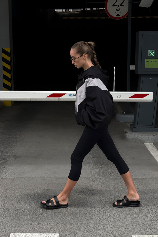 Ветровка с капюшоном BLACK