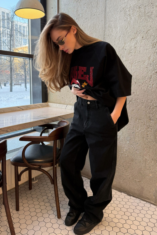 Футболка со стразами BLACK