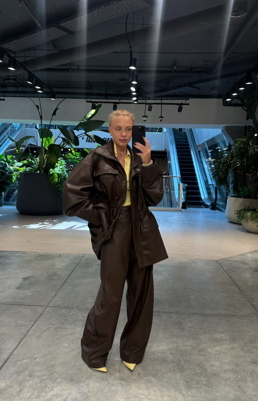 Брюки "бананы" из экокожи BROWN