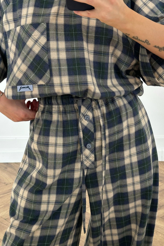 Брюки «бананы» в клетку