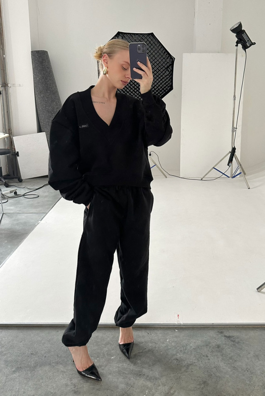 Свитшот с V вырезом BLACK Свитшот с V вырезом BLACK